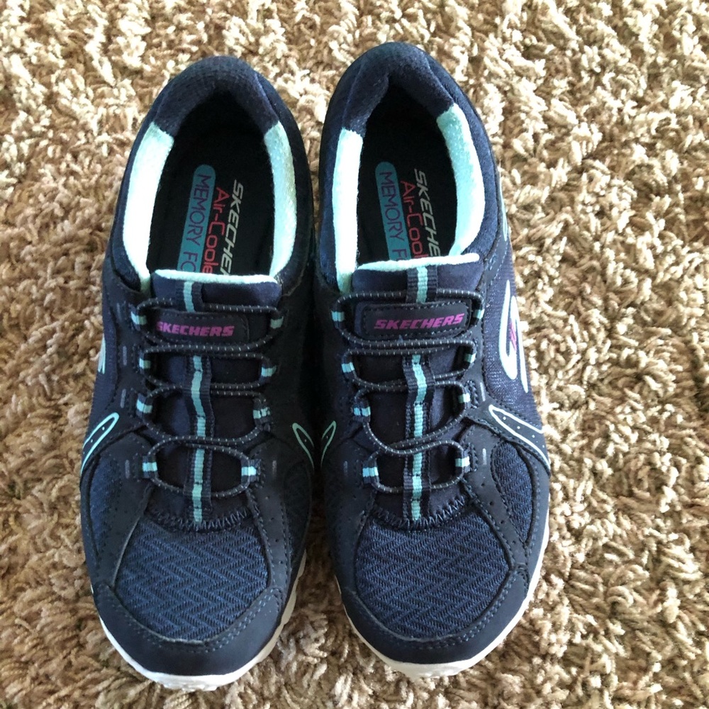 Skechers air cooled memory foam shoes.  Never worn